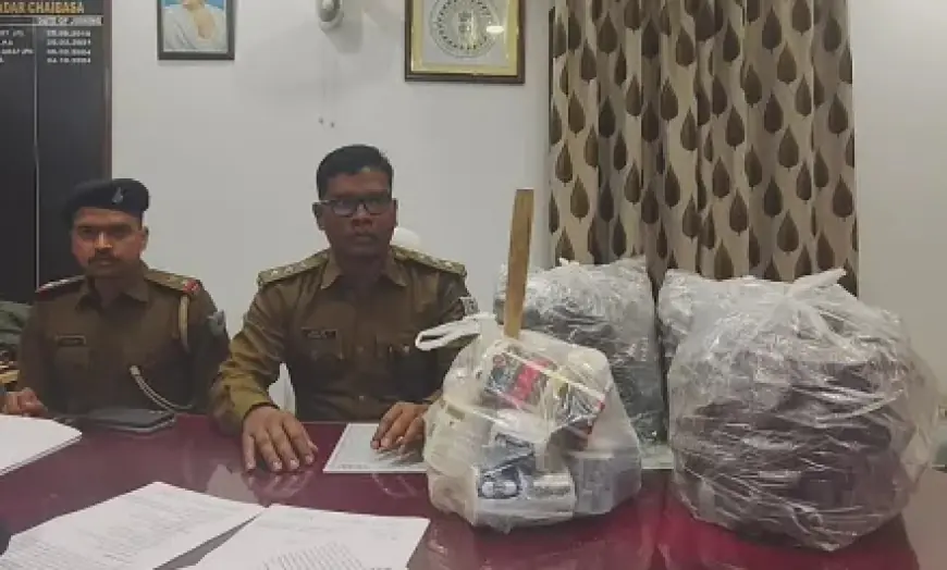 Chaibasa Raid: जहरीली साजिश, चाईबासा में घर के अंदर चल रही थी नकली शराब की फैक्ट्री, सरकारी लोगो देख पुलिस दंग