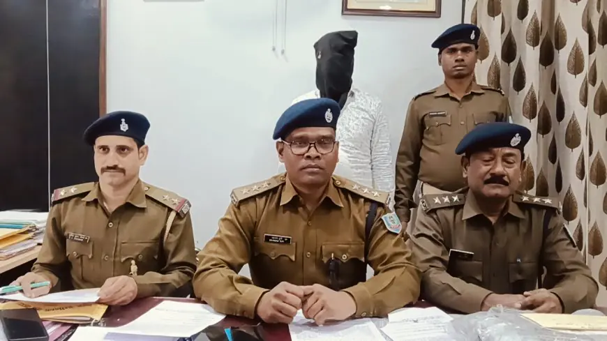 Chaibasa Loot: सावधान, एटीएम में फेविक्विक लगाकर ठगी, बिहार के नवादा का शातिर जालसाज गिरफ्तार, लाखों उड़ाए