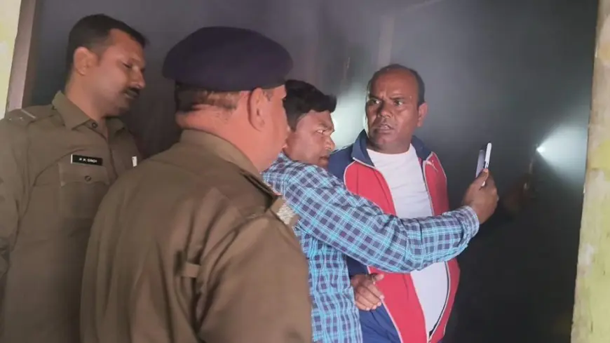 Chakradharpur Fire: बनारसी प्लेस साड़ी दुकान में भीषण आग, धू-धू कर जला लाखों का स्टॉक, बाल-बाल बचा शहर