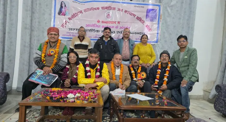 Bareilly Mushaira: बरेली में कवियों ने फूँकी देशभक्ति की जान, गणतंत्र की पूर्व संध्या पर 'हीरो' फौजी कवि का सम्मान, शायरों की महफ़िल ने लूटी वाहवाही