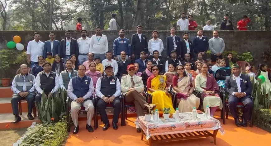 Jamshedpur Salute: NTTF और टाटा स्टील फाउंडेशन ने फहराया तिरंगा, कैप्टन अमिताभ और लेफ्टिनेंट कर्नल संगीता ने याद की वीरों की गाथा, गूँजा आजादी का तराना