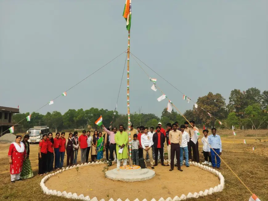 Ghatshila Pride: मुरली ग्रुप ऑफ इंस्टीट्यूशन्स ने निकाली भव्य तिरंगा रैली, गालूडीह से जगन्नाथपुर तक गूँजा भारत माता का जयघोष, पंकज कुमार ने फहराया परचम