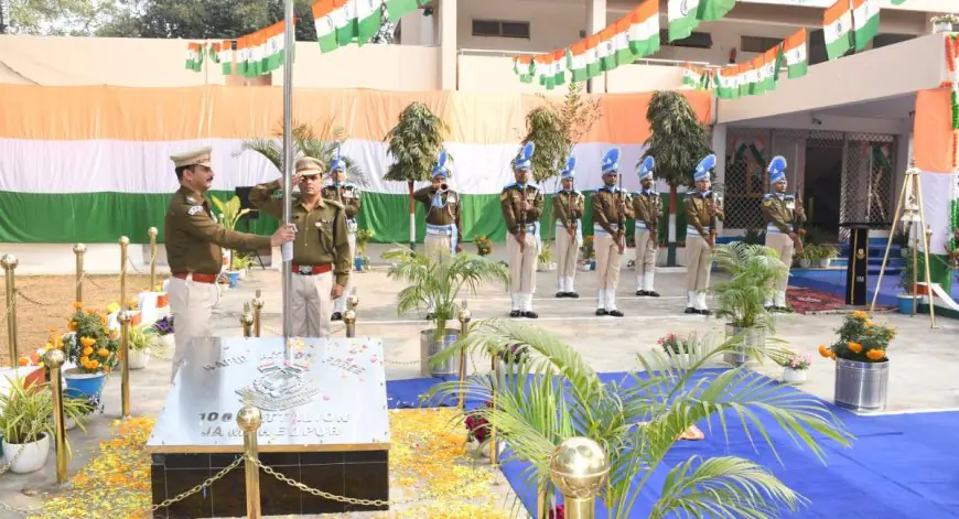 Sundarnagar Salute: 106 वाहिनी आरएएफ में 77वें गणतंत्र दिवस की धूम, उप कमांडेंट बचनदेव कुमार ने फहराया तिरंगा, जवानों के 'बड़े खाने' और सांस्कृतिक जलवे ने जीता दिल