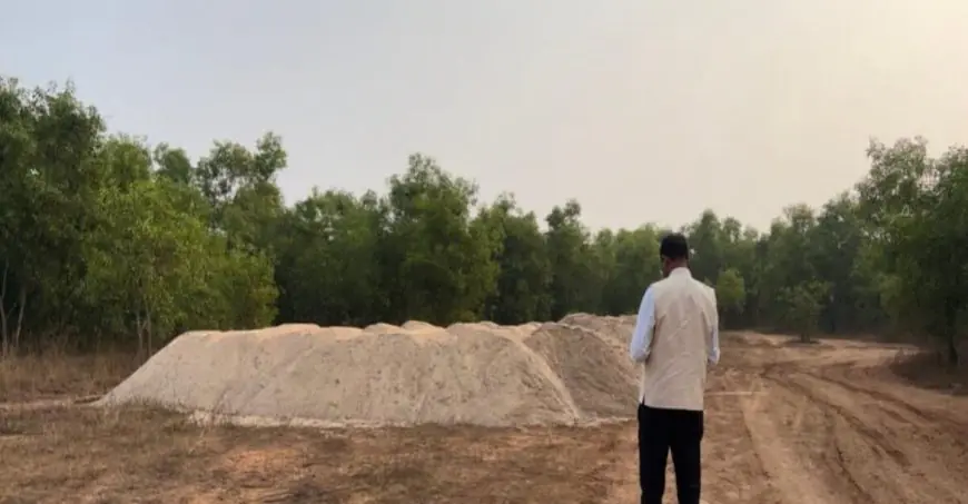 Mining Raid: खनन माफिया में मची खलबली, सवा लाख फीट बालू और जेसीबी जब्त, उपायुक्त के आदेश पर तिरुलडीह से ईचागढ़ तक विभाग का बड़ा एक्शन