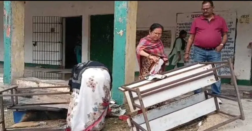 Sidhgora School: बागुनहातु स्कूल में अराजक तत्वों का तांडव, आधी रात को क्लासरूम में लगाई आग, जलकर राख हुई बच्चों की किताबें और डेस्क-बेंच
