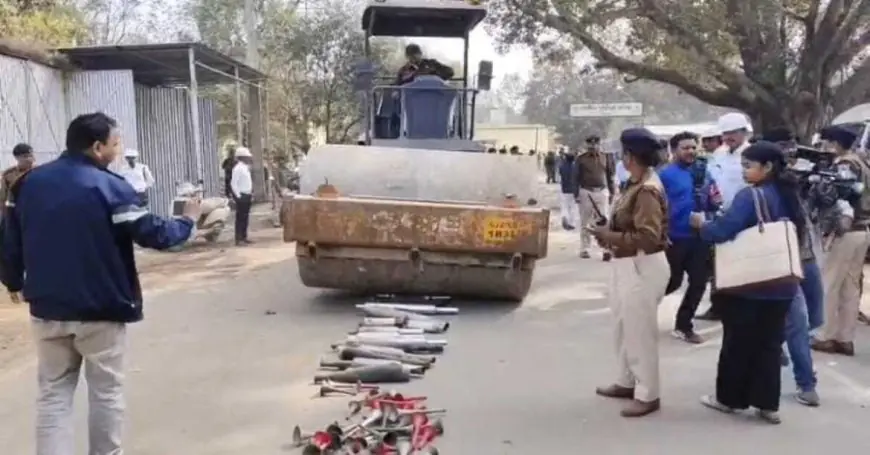 Ranchi Crackdown: दहशत फैलाने वाले साइलेंसरों पर चला रोड रोलर, रांची पुलिस ने सैकड़ों मॉडिफाइड उपकरणों को किया चकनाचूर, रीलबाजों की शामत