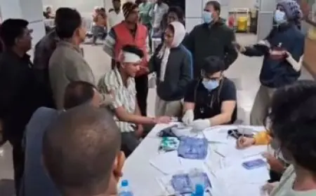 MGM Chaos: जमशेदपुर के एमजीएम अस्पताल में खूनी संघर्ष के बाद भारी हंगामा, सिर पर आए 15 टांके, समर्थकों की भीड़ ने इमरजेंसी वार्ड में मचाया बवाल