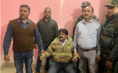 Ranchi Raid: एसीबी ने आयुष मेडिकल ऑफिसर को घूस लेते रंगे हाथों दबोचा, महिला डॉक्टर की शिकायत पर बिछाया जाल, 20 हजार के साथ हत्थे चढ़े डॉ वर्मा