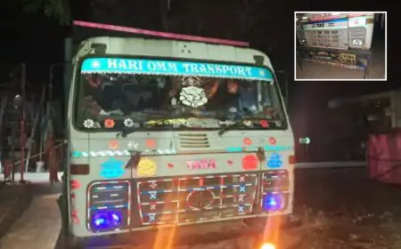 Chakradharpur Raid: आधी रात को बालू माफिया पर प्रशासन का सर्जिकल स्ट्राइक, चक्रधरपुर-सोनुआ मार्ग पर 5 भारी वाहन जब्त, 2500 CFT अवैध बालू के साथ बड़ी कार्रवाई