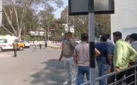 Golmuri Firing: थाने से 50 मीटर दूर फल कारोबारी पर बरसीं गोलियां, गोलमुरी में बीच सड़क कन्हैया यादव को तीन बार दागा, बदमाशों ने पुलिस की नाक के नीचे दिया खून को अंजाम