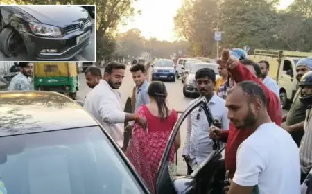 Bistupur Accident: मोदी पार्क के पास टायर फटते ही बेकाबू हुई तेज रफ्तार कार, लोहे की रेलिंग उखाड़ते हुए डिवाइडर से टकराई