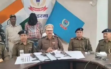 Koderma Arrest: सरकारी स्कूल में छिपा था 'देशद्रोही' हथियारों का सौदागर, कोडरमा पुलिस ने बोरे से निकालीं 2 कार्बाइन और राइफल