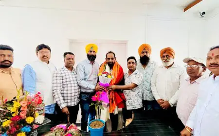 Bidyut Baran Mahto Birthday Celebration: जमशेदपुर के लोकप्रिय सांसद विद्युत वरण महतो का जन्मदिन बिष्टुपुर कार्यालय में मनाया गया, कार्यकर्ताओं का सैलाब उमड़ा