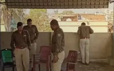 Dhanbad Raid: धनबाद में गैंगस्टर प्रिंस खान के किले पर चली पुलिस की आरी, वासेपुर में कुर्की-जब्ती से हड़कंप, घर की छत और शेड तक उखाड़ ले गई टीम