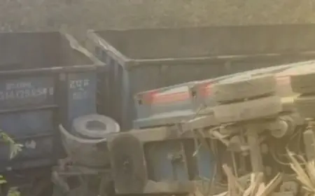 Godda Accident: गोड्डा में मौत की घाटी बना तेलगामा मोड़, 40 फीट नीचे एनटीपीसी रेलवे ट्रैक पर गिरा अनियंत्रित हाइवा, चालक-खलासी की अटकी सांसें