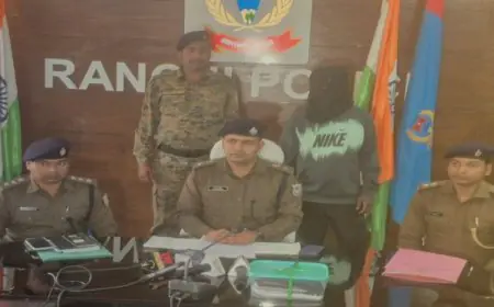 Ranchi Raid: पुंदाग में ब्राउन शुगर का बड़ा सौदा नाकाम, पुलिस ने घर में घुसकर तस्कर को दबोचा, 253 पुड़िया और डिजिटल मशीन जब्त