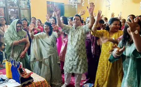 Golmuri Flower Holi: गोलमुरी में खिली फूलों की होली, भागवत कथा के समापन पर गूंजी राधा-कृष्ण की भक्ति