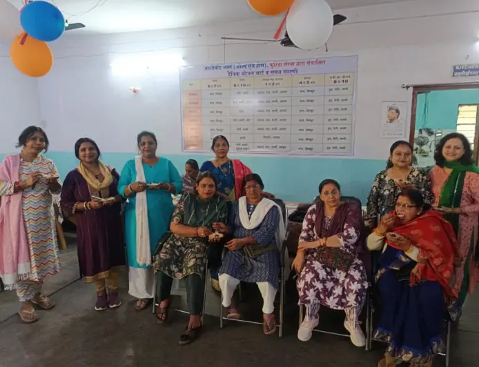 Sakchi Seva: सैन्य मातृशक्ति ने साकची के आशीर्वाद वृद्धाश्रम में घोली खुशियां, बुजुर्गों की आंखों में आए आंसू, लंच और प्रेम बांटकर पेश की इंसानियत की मिसाल