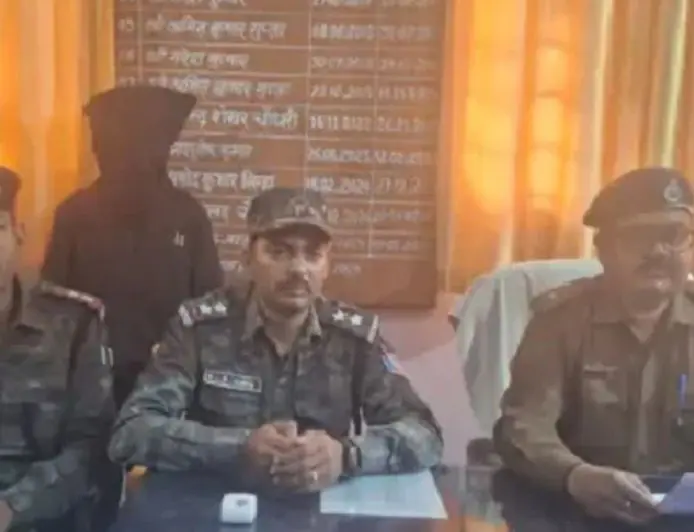 Latehar Strike: ससुराल में छिपे जेजेएमपी उग्रवादी मनाजूल को पुलिस ने दबोचा, ब्राउन शुगर की खेप के साथ तस्कर भी गिरफ्तार