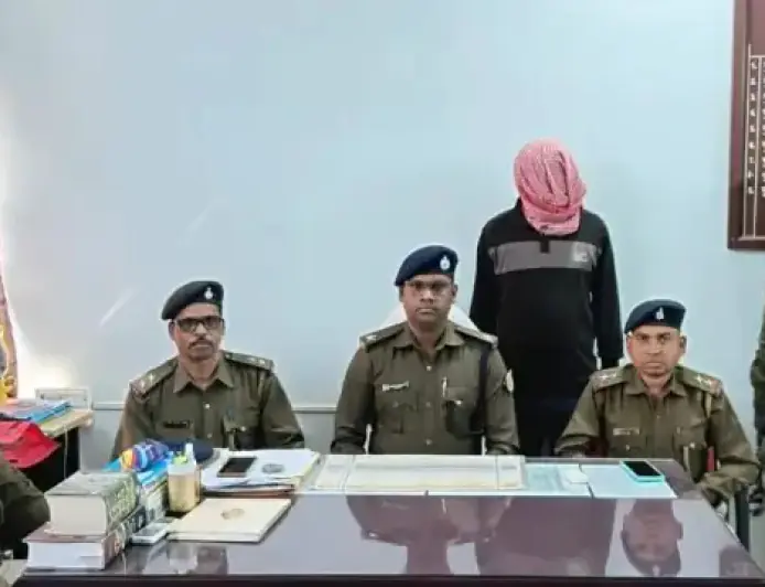Parsudih Arrest: तड़ीपार अपराधी सुमित लंबू गिरफ्तार, गोविंदपुर रेलवे फाटक पर बिछा पुलिस का जाल, बड़ी वारदात की फिराक में था कुख्यात