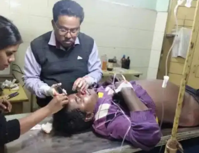 West Singhbhum Accident : लालजी हार्टिंग के पास बाइक और स्कूटी की रोंगटे खड़े कर देने वाली भिड़ंत, लहूलुहान होकर सड़क पर गिरे 4 युवक, 2 की हालत बेहद नाजुक