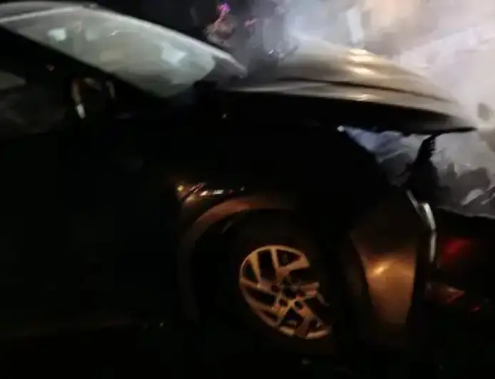 Galudih Accident: भीषण टक्कर, वैष्णो देवी धाम से लौट रही कार के उड़े परखच्चे, मची भारी अफरा-तफरी