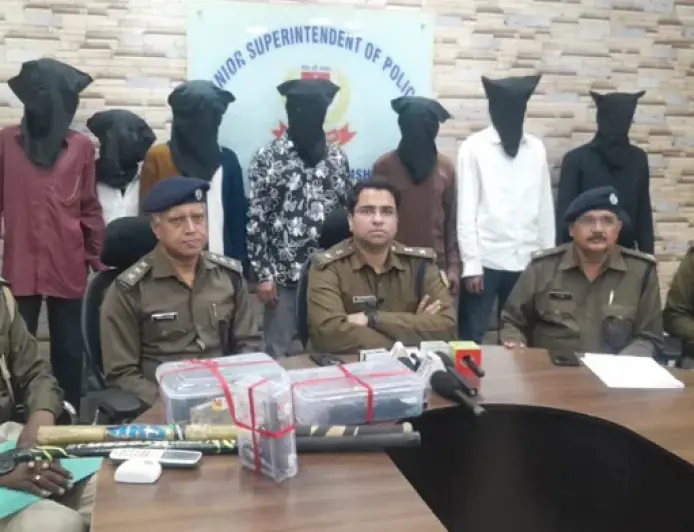 Jamshedpur Raid: जमशेदपुर में 'कॉन्ट्रैक्ट किलिंग' गैंग का खात्मा, पुलिस ने घेरकर दबोचे 7 सुपारी किलर, हथियारों और लग्जरी स्कॉर्पियो के साथ मची खलबली