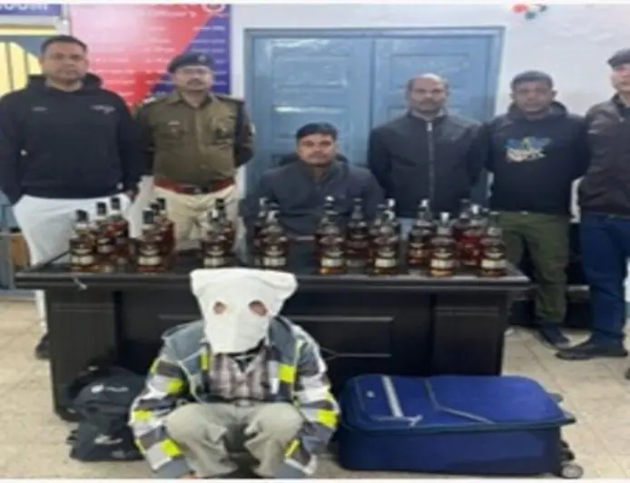 Hatiya Raid: हटिया स्टेशन पर RPF का 'ऑपरेशन सतर्क', इस्लामपुर एक्सप्रेस से बिहार जानी थी लाखों की शराब, बैग खोलते ही उड़े जवानों के होश