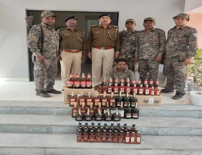 Bodam Raid: बोड़ाम में बंगाल वाली शराब का बड़ा स्टॉक पकड़ाया, विक्रम महतो के घर से निकली बीयर और विदेशी बोतलें