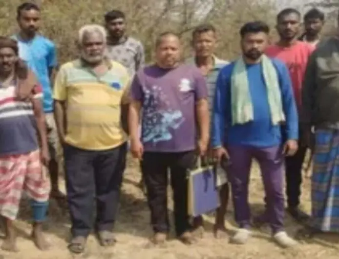 Potka Hostage: पोटका में सरकारी कर्मचारी को बनाया बंधक, बच्चा चोर की अफवाह ने डाला काम में खलल