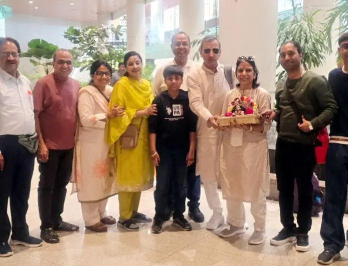 Khatu Darshan: जमशेदपुर के श्याम भक्तों ने खाटू धाम में गाड़ा झंडा, खुद के हाथों से बने निशानों संग पहुंचे राजस्थान, फागुन मेले में मचेगी भारी धूम