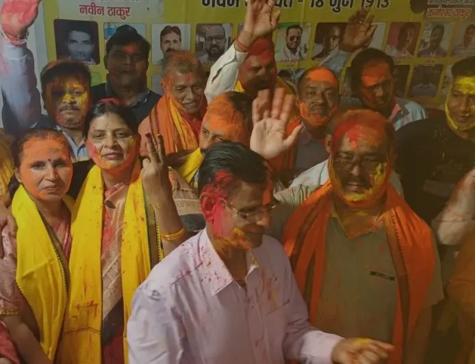 Holi Milan Jamshedpur: अखिल भारतीय नाई संघ का होली मिलन, सोनी देवी बनीं टेल्को महिला अध्यक्ष, बिरसानगर में उमड़ा जनसैलाब