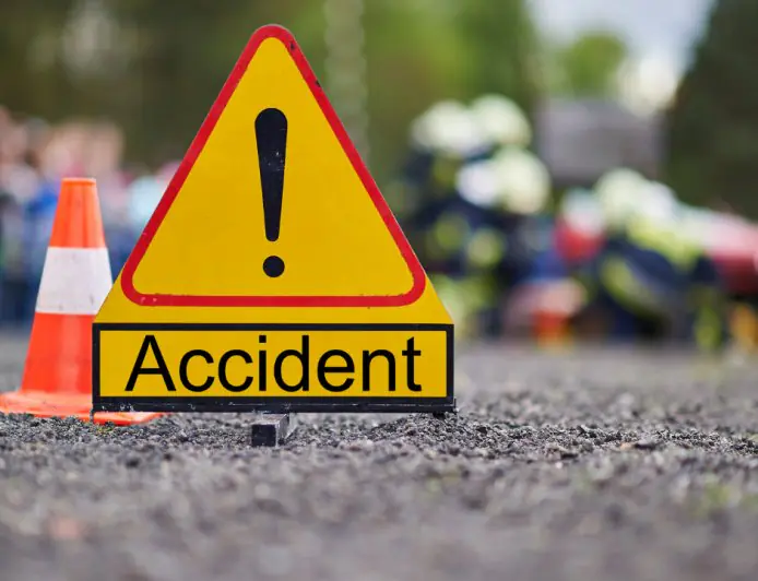 Chaibasa Road Accident: चाईबासा में भीषण टक्कर, शादी से लौट रहे ऑटो को कार ने रौंदा, एक महिला की मौत और 9 घायल