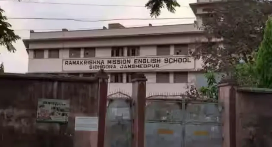 Sidhgora School: रामकृष्ण मिशन स्कूल में खूनी संघर्ष की आहट, सातवीं के छात्र ने निकाला चापड़, क्लासरूम में मची चीख-पुकार और पुलिस की एंट्री