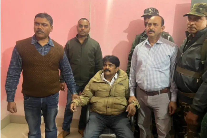 Ranchi Raid: एसीबी ने आयुष मेडिकल ऑफिसर को घूस लेते रंगे हाथों दबोचा, महिला डॉक्टर की शिकायत पर बिछाया जाल, 20 हजार के साथ हत्थे चढ़े डॉ वर्मा