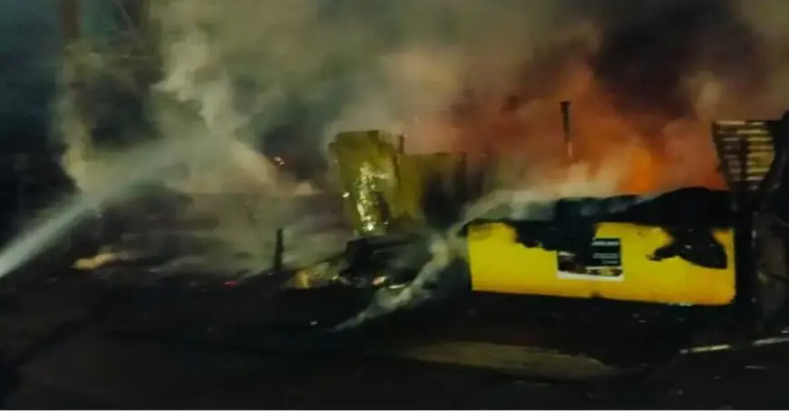 Kandra Fire: पदमपुर में दो होटलों में भीषण अग्निकांड, आधुनिक पावर के दमकल ने पाया काबू, लाखों का सामान जलकर राख, साजिश या शॉर्ट सर्किट?