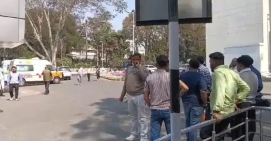 Golmuri Firing: थाने से 50 मीटर दूर फल कारोबारी पर बरसीं गोलियां, गोलमुरी में बीच सड़क कन्हैया यादव को तीन बार दागा, बदमाशों ने पुलिस की नाक के नीचे दिया खून को अंजाम