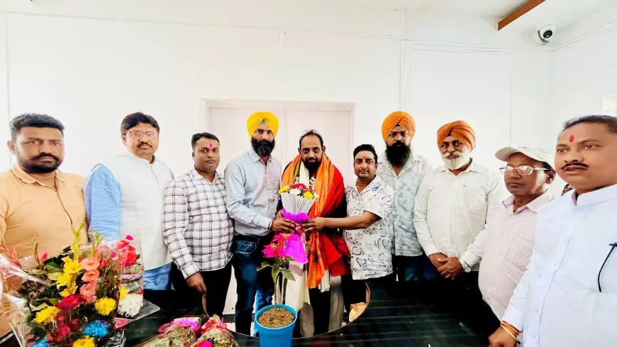 Bidyut Baran Mahto Birthday Celebration: जमशेदपुर के लोकप्रिय सांसद विद्युत वरण महतो का जन्मदिन बिष्टुपुर कार्यालय में मनाया गया, कार्यकर्ताओं का सैलाब उमड़ा