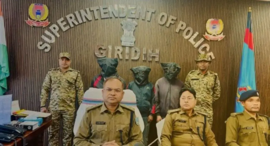 Giridih Raid: गिरिडीह पुलिस की सर्जिकल स्ट्राइक, तीन शातिर साइबर ठग दबोचे गए, बरामद हुए मोबाइल और सिम कार्ड