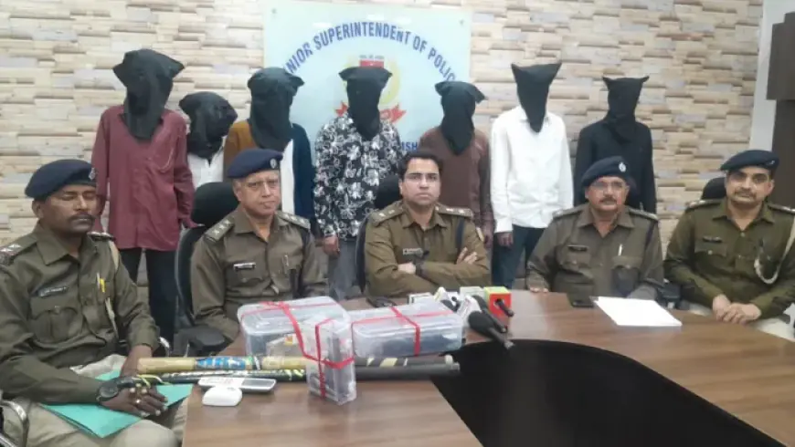 Jamshedpur Raid: जमशेदपुर में 'कॉन्ट्रैक्ट किलिंग' गैंग का खात्मा, पुलिस ने घेरकर दबोचे 7 सुपारी किलर, हथियारों और लग्जरी स्कॉर्पियो के साथ मची खलबली