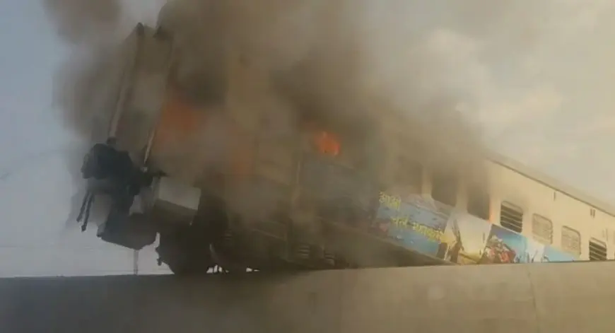 Hatiya Action: हटिया स्टेशन पर मची अफरा-तफरी, ट्रेन की बोगी से उठा धुआं और बजने लगे सायरन, NDRF ने मोर्चा संभालते ही बदला मंजर