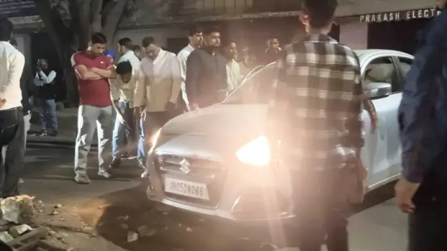 Sakchi Crash: रामलीला मैदान के पास डिवाइडर से टकराकर उड़ी कार की धज्जियां, काशीडीह रोड पर मची चीख-पुकार, बाल-बाल बची चालक की जान