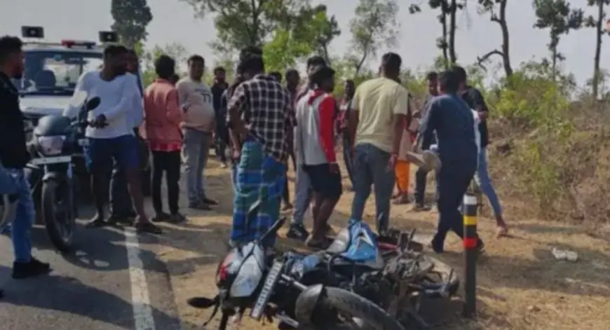 Giridih Crash: तिसरी में दो बाइकों की रूह कंपा देने वाली भिड़ंत, टक्कर से बाइक का इंजन तक उखड़ा, तीन युवक लहूलुहान होकर गिरे