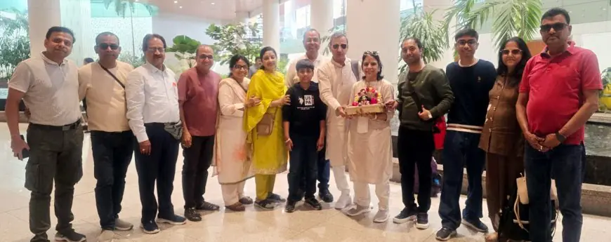 Khatu Darshan: जमशेदपुर के श्याम भक्तों ने खाटू धाम में गाड़ा झंडा, खुद के हाथों से बने निशानों संग पहुंचे राजस्थान, फागुन मेले में मचेगी भारी धूम