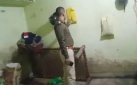 Seraikela Raid: सरायकेला के होटलों में पुलिस का छापा, होली से पहले अवैध शराब का धंधा उजागर, चांडिल में संचालकों की गिरफ्तारी