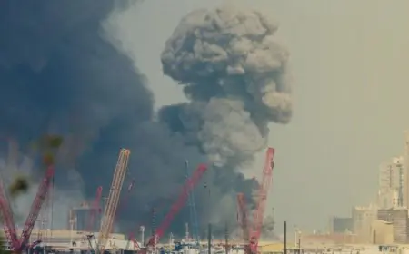 Iran Israel War : ईरान का अमेरिका-इजरायल पर भीषण पलटवार, जामकरान मस्जिद पर फहराया इंतकाम का लाल झंडा, खाड़ी देशों में ईरानी मिसाइलों की भारी तबाही