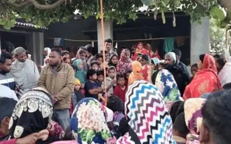 Dumka Mystery: दुमका में सनसनी: मौलाना के बेटे का पीछे हाथ बांधकर पेड़ से लटका मिला शव, हत्या या आत्महत्या?