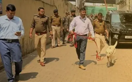 Ranchi Terror :  रांची पासपोर्ट ऑफिस को उड़ाने की धमकी, गैलेक्सिया मॉल में मचा हड़कंप, भारी पुलिस बल और डॉग स्क्वायड तैनात