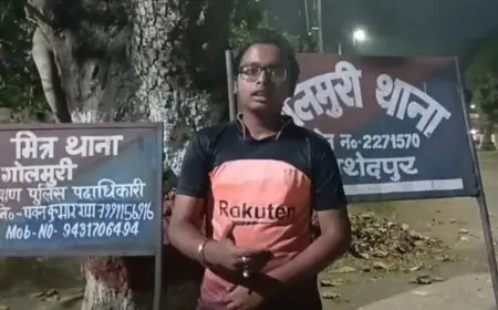 Golmuri Fraud: गोलमुरी एटीएम के बाहर किशोर से ₹4000 की लूट, ऑनलाइन ट्रांसफर का फर्जी खेल, सीसीटीवी में कैद हुई बाइक