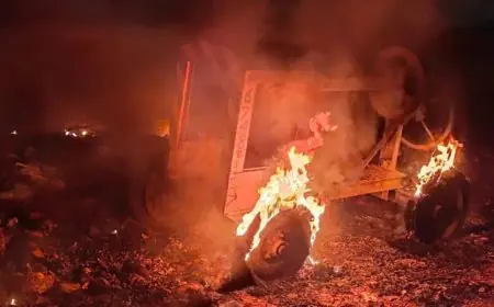 Chaibasa Fire:  चाईबासा के रिहायशी इलाके में आधी रात को तांडव, नर्सिंग होम के पास मची अफरा-तफरी, दमकल ने टाला बड़ा हादसा